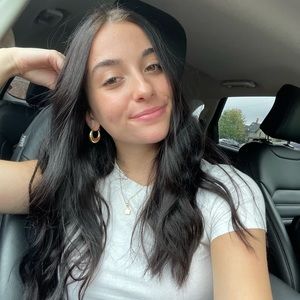 Meet your Posher, Desi